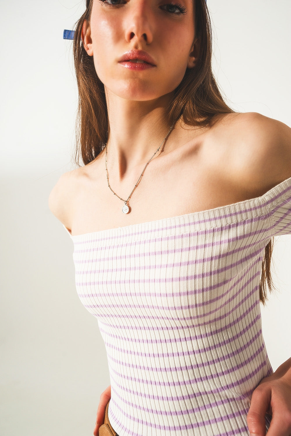 Top lilla a righe con scollo Bardot