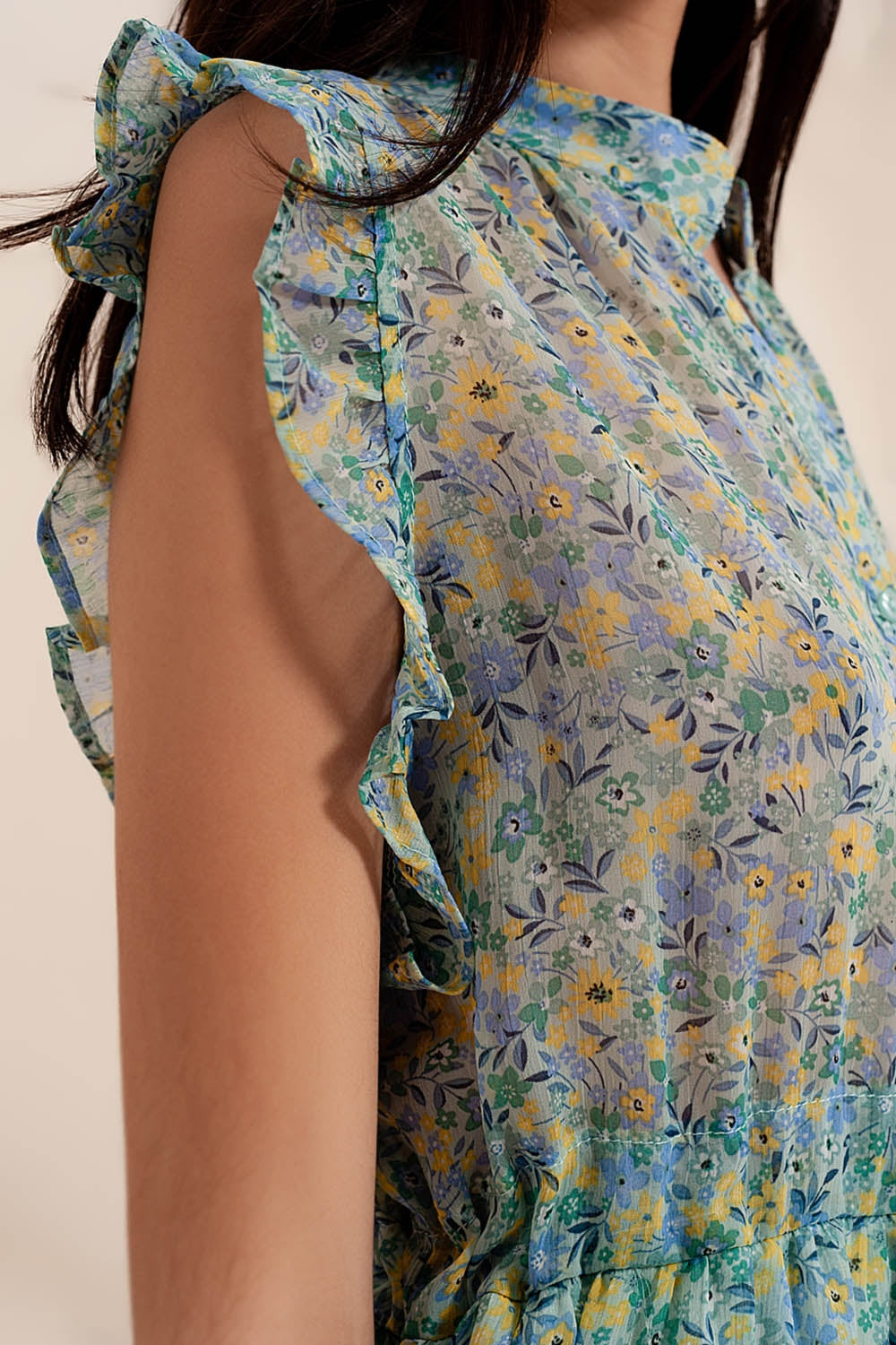 Vestito al polpaccio a fiori vintage con finiture a volant verde
