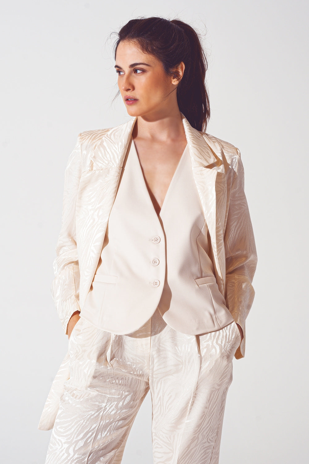 Q2 Blazer oversize con stampa zebrata in bianco