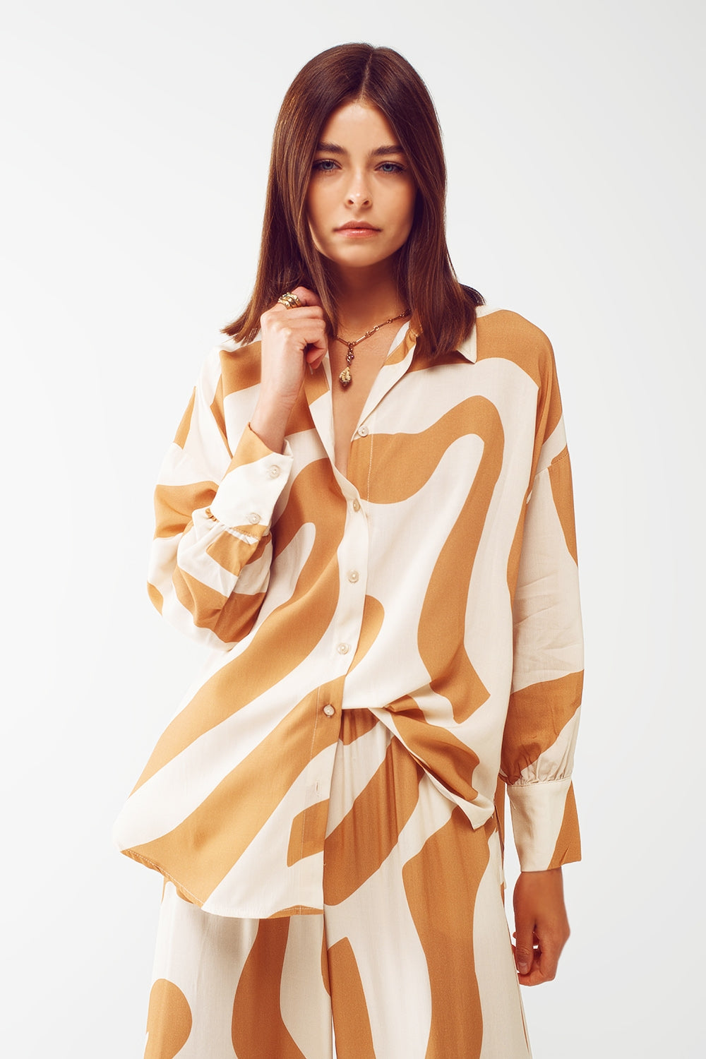 Q2 Camicia ampia con stampa astratta Beige