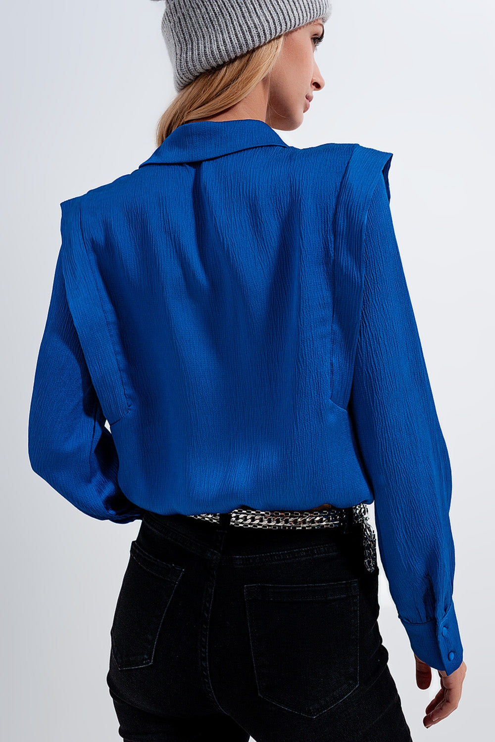 Camicia blu cobalto con volant spalle