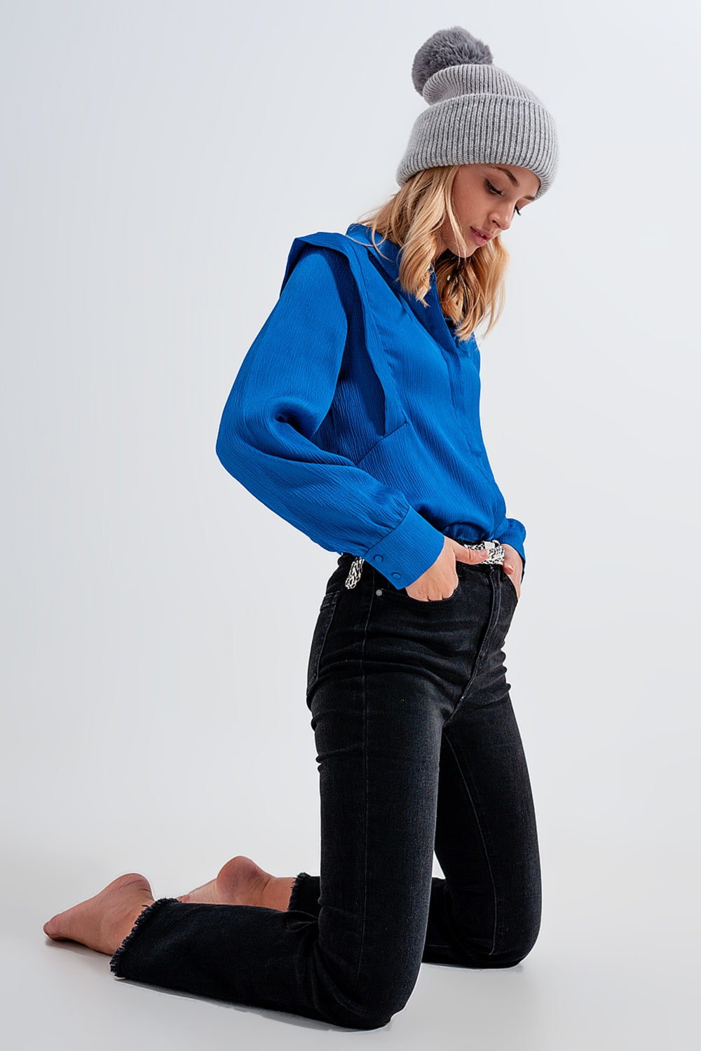 Camicia blu cobalto con volant spalle