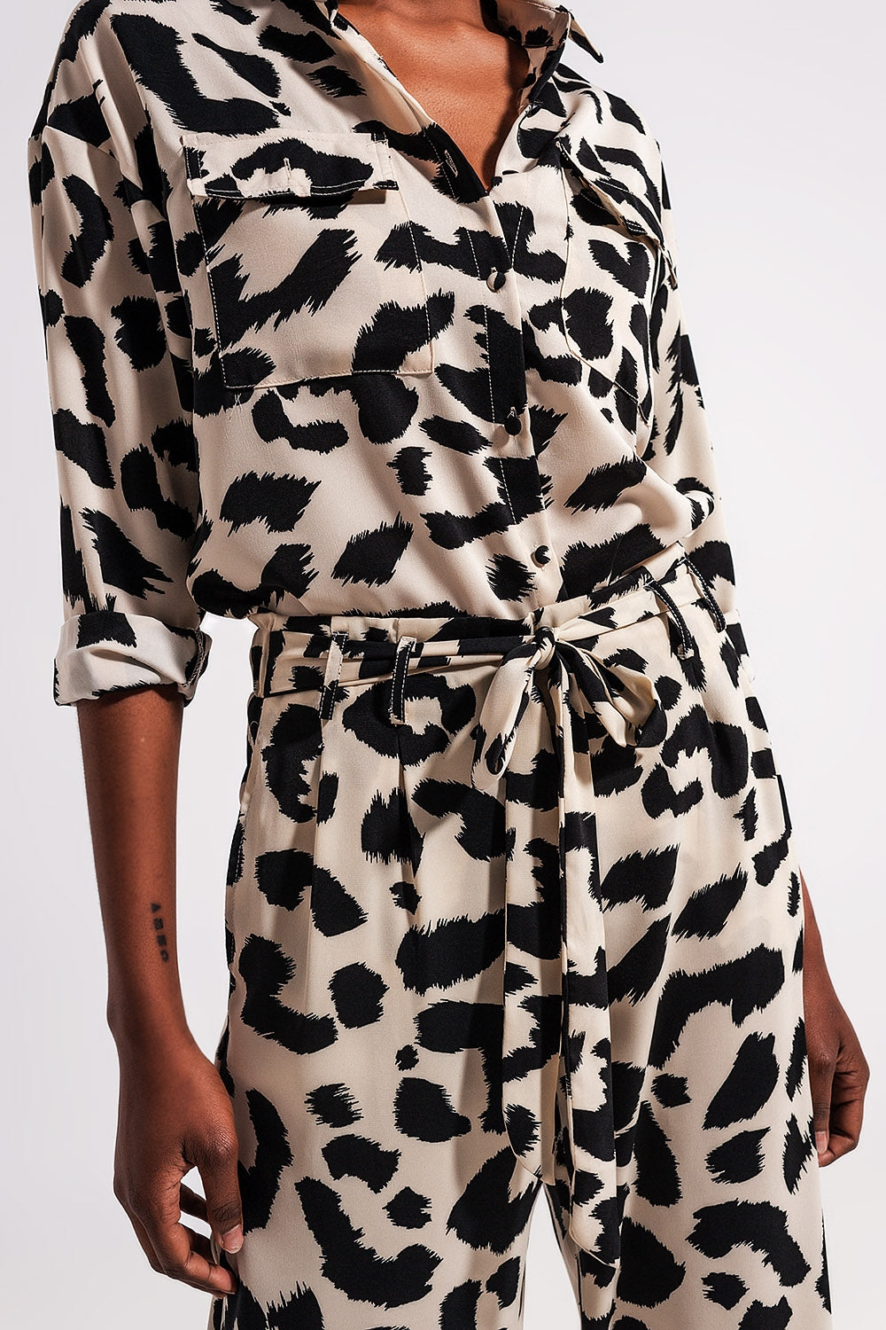 Camicia monocromatica in stampa animalier sfumata crema