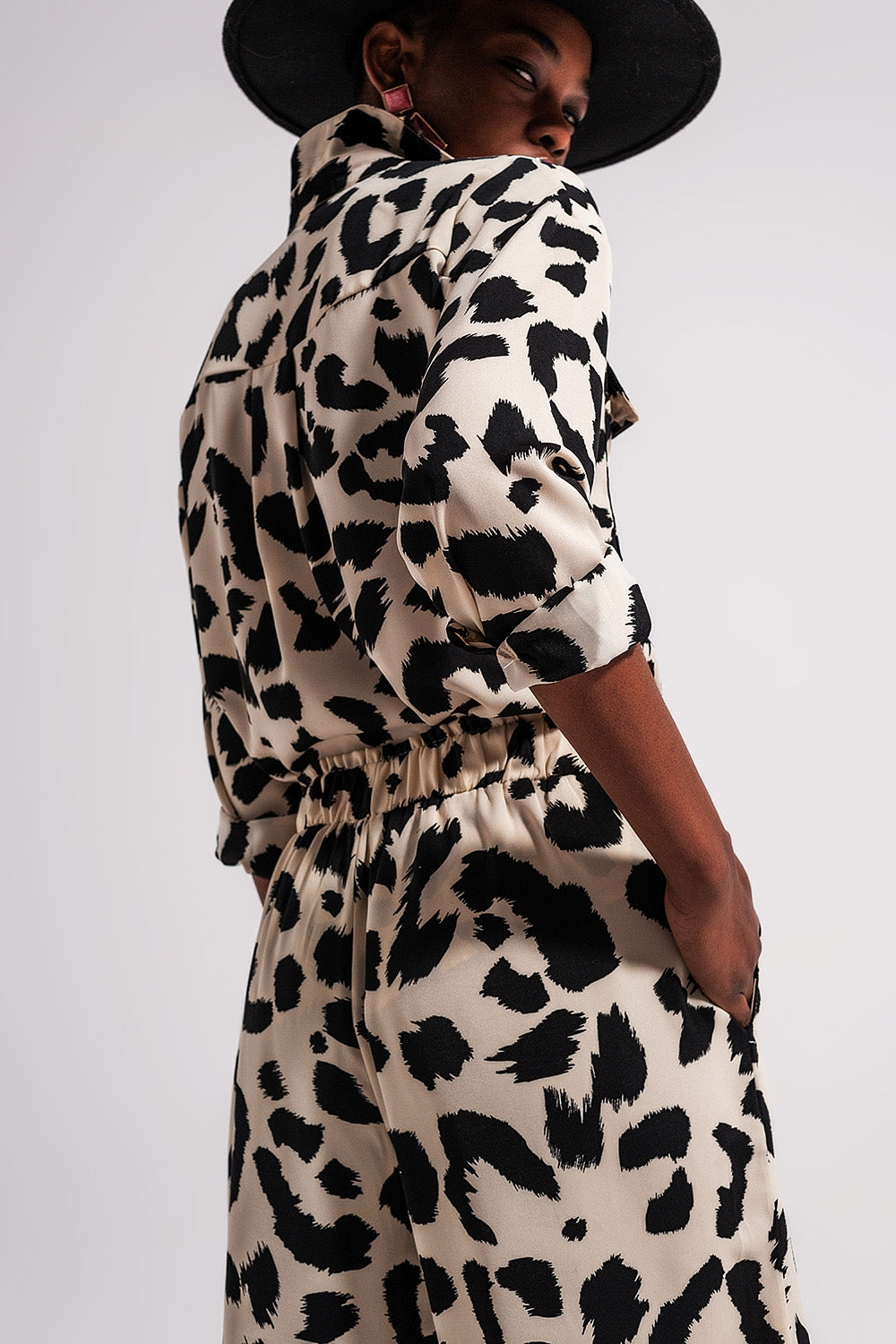 Camicia monocromatica in stampa animalier sfumata crema