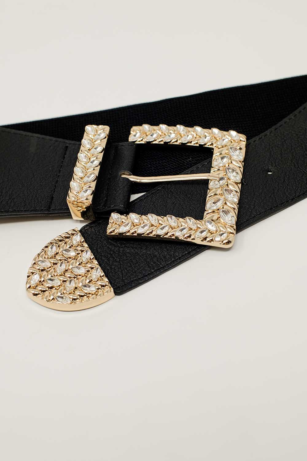 Cintura nera elastica con fibbia e punta in metallo con strass.