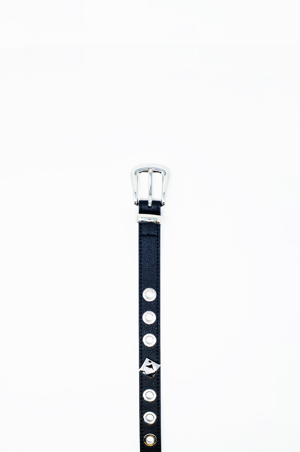 Cintura sottile in pelle nera con dettagli in argento