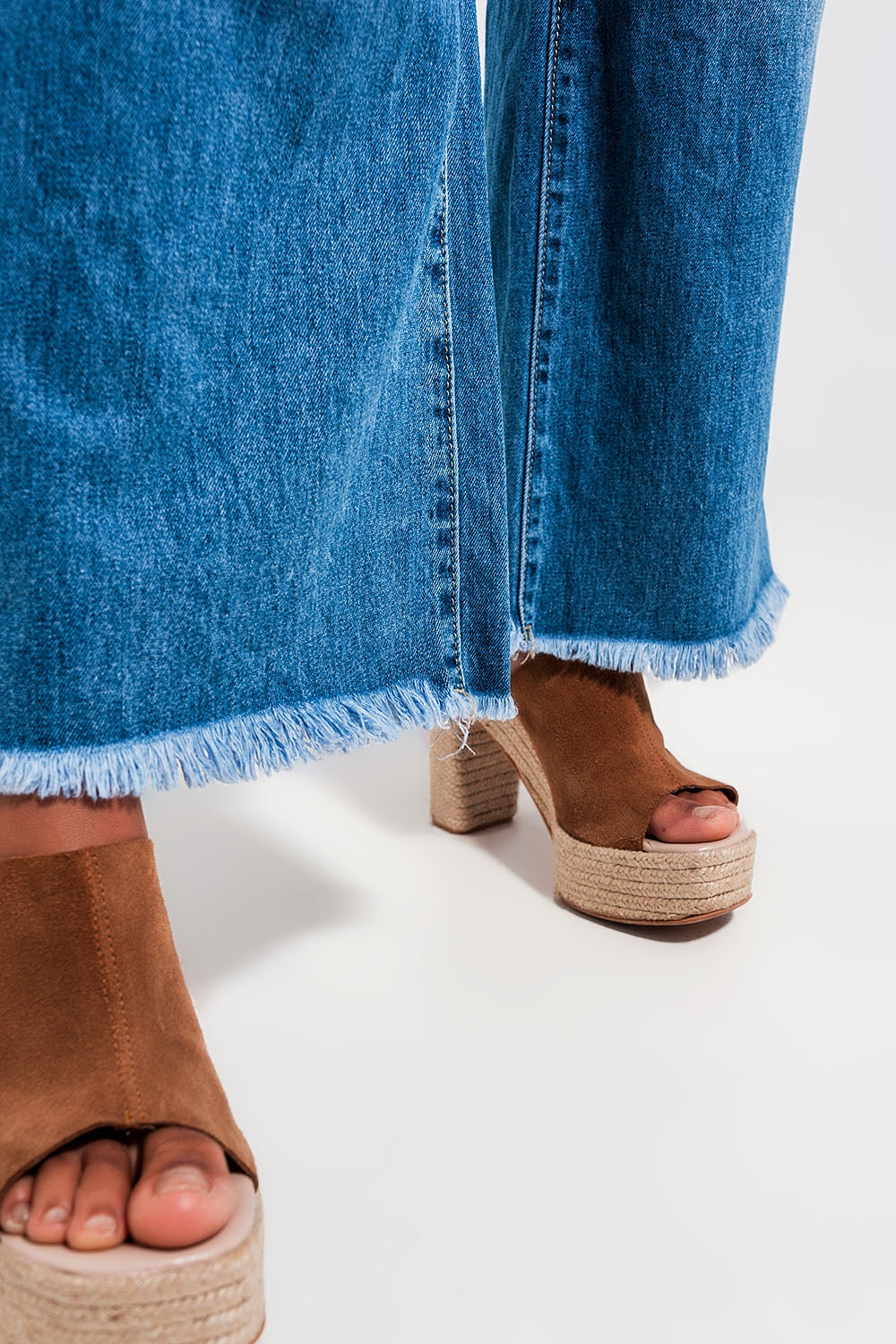Jeans a zampa comodi lavaggio medio