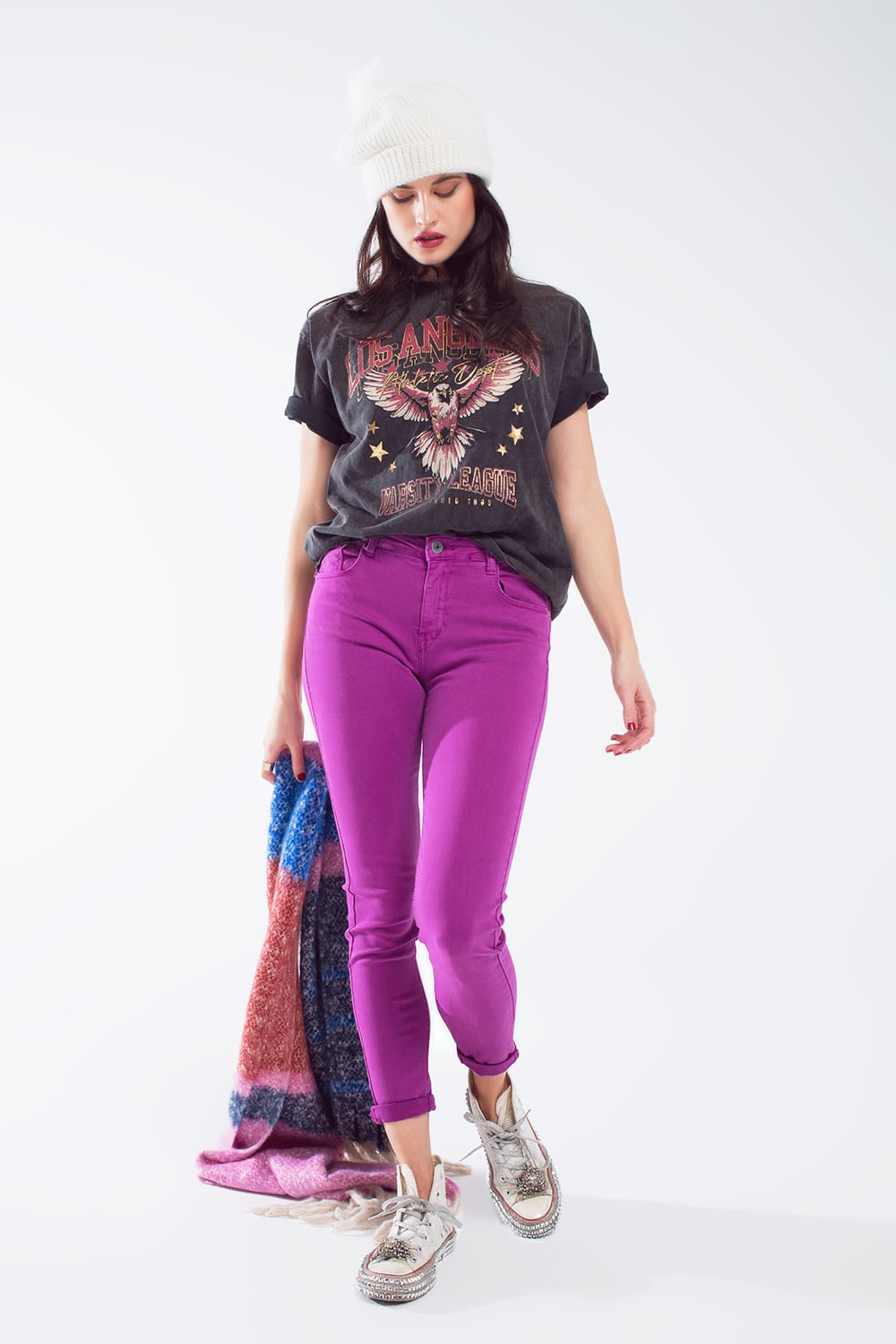 T-shirt nera lavata con stampa los angles sul davanti