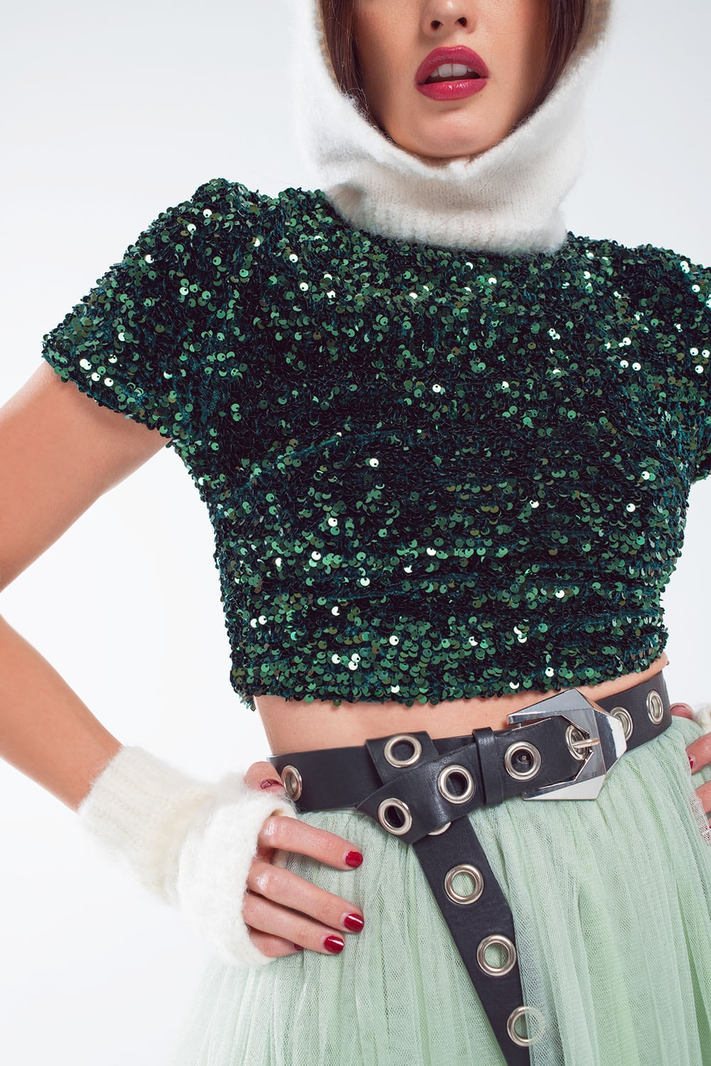 Top cropped a collo alto in paillettes verdi