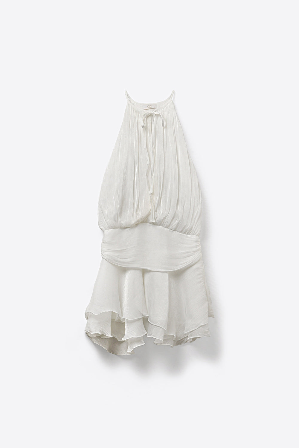 Abito bianco a pieghe con collo all'americana e volant in tessuto chiffon lucido