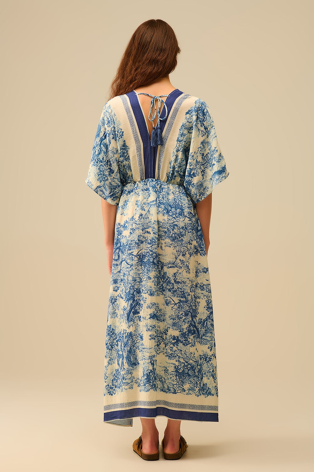 Abito fluido con scollo a V e stampa Toile de Jouy