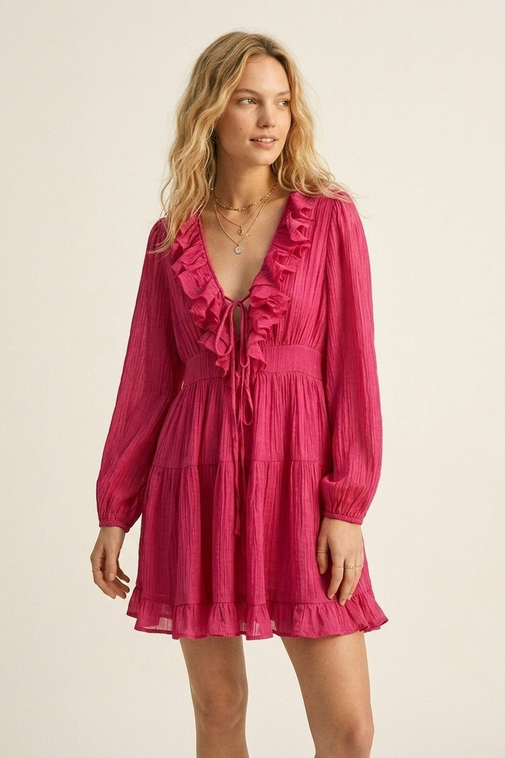Abito Mini in Chiffon Increspato Fucsia con Balze Scollo a V e Cintura