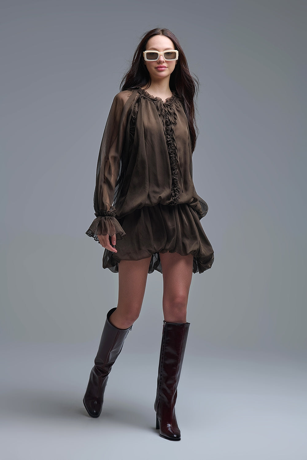 Q2 Abito romantico in chiffon marrone con vita scesa