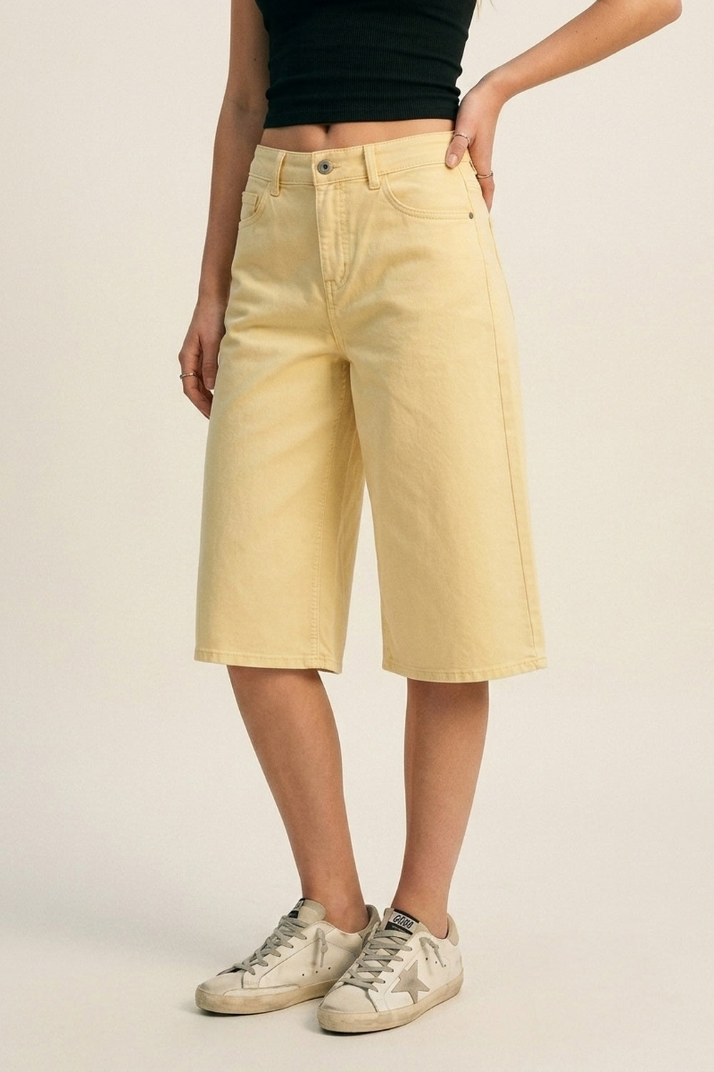 Bermuda in denim elasticizzato color Giallo Burro