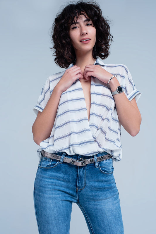Q2 Blusa a portafoglio bianco con drappeggio e maniche corte