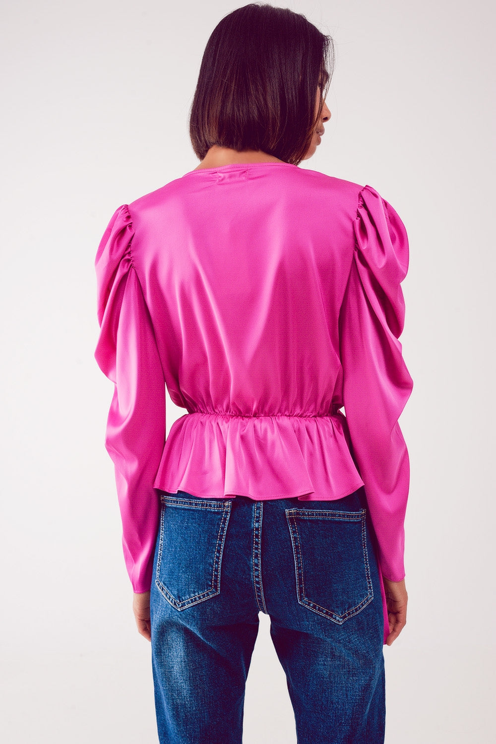 Blusa asimmetrica con maniche a sbuffo in fucsia