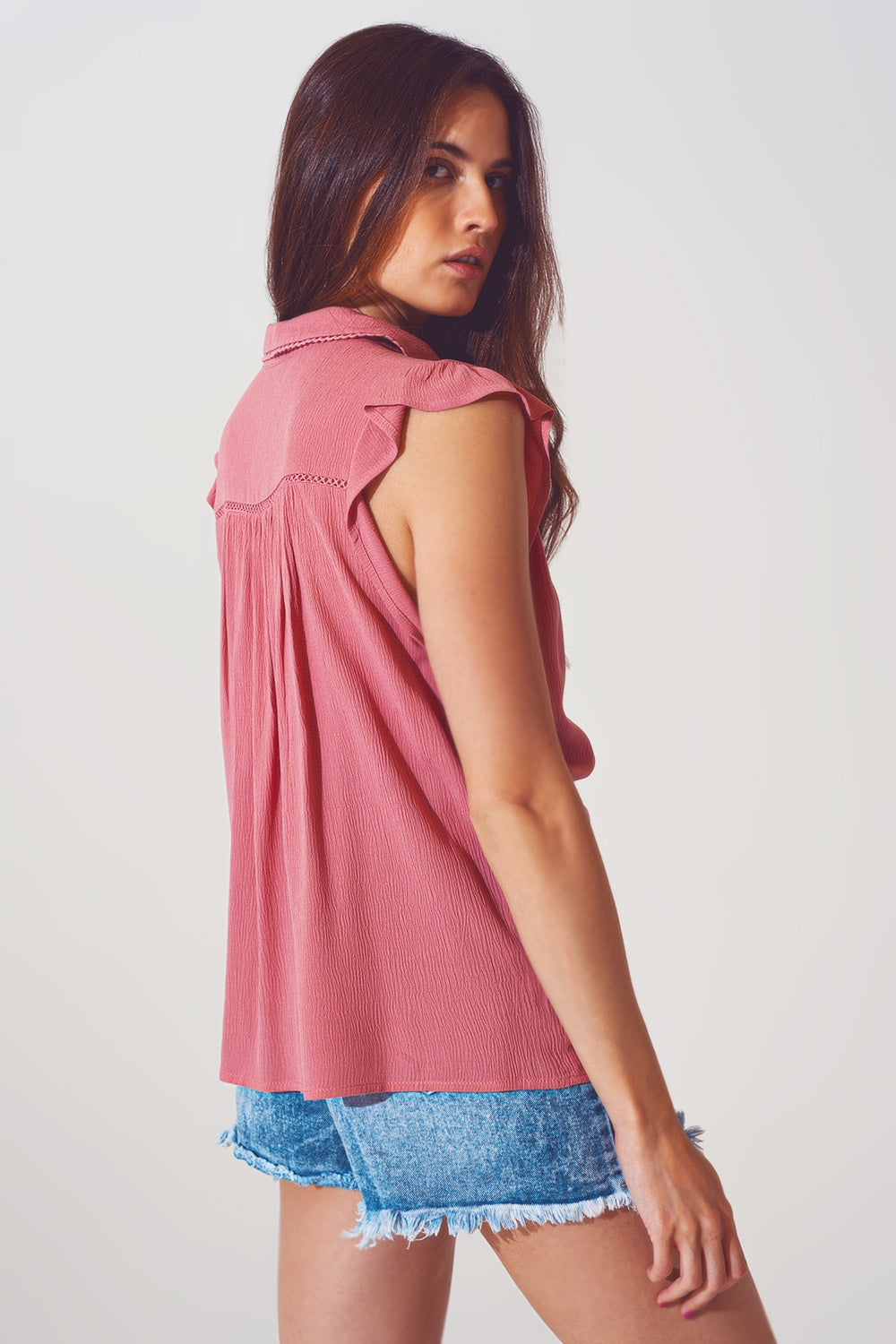 Blusa con maniche corte a volant in rosa