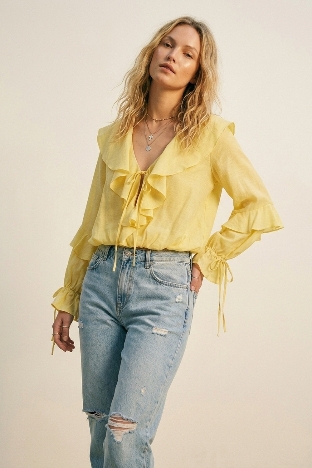 Blusa Gialla a Maniche Lunghe con Volant e Nodo Davanti