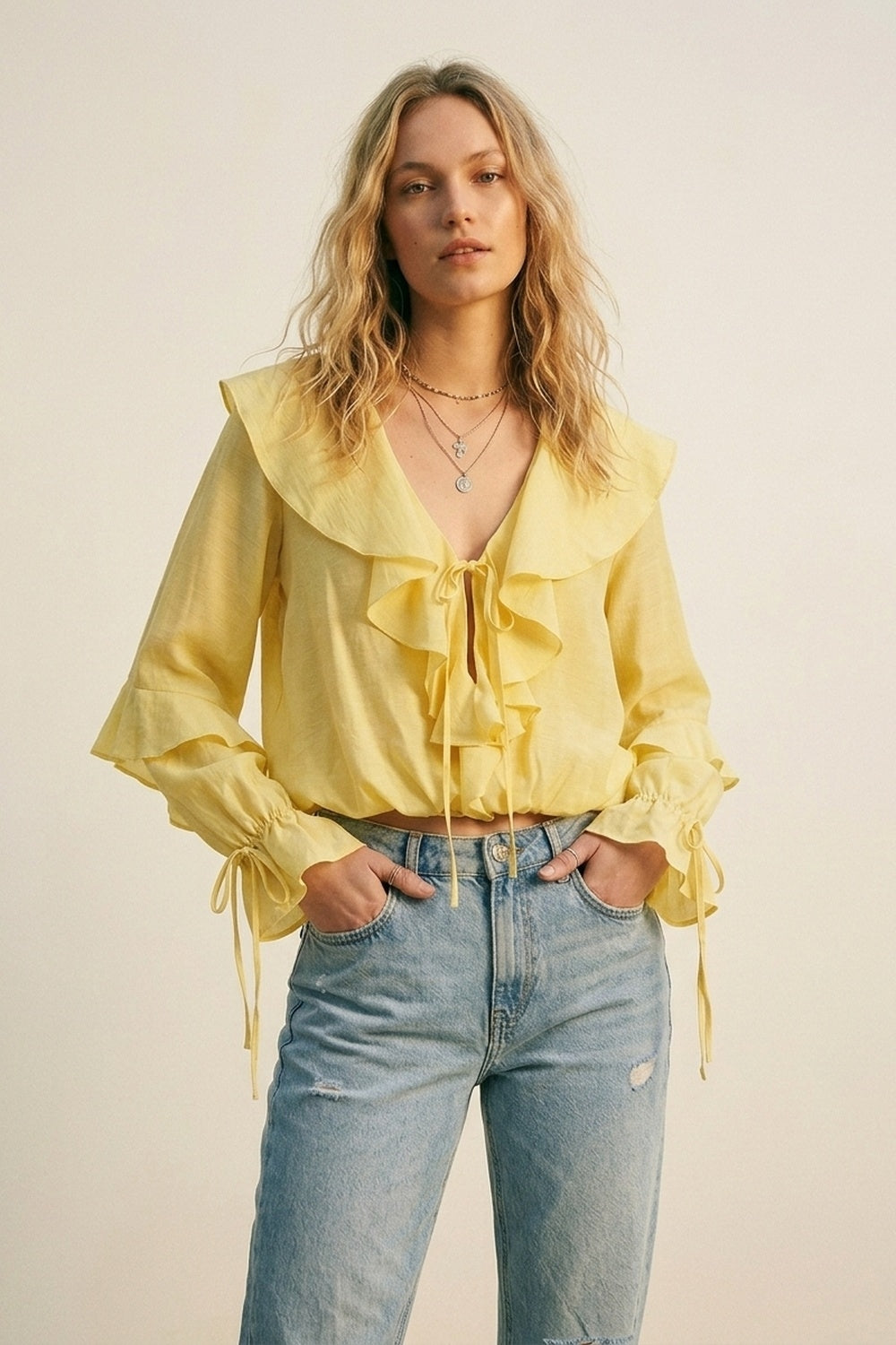 Blusa Gialla a Maniche Lunghe con Volant e Nodo Davanti