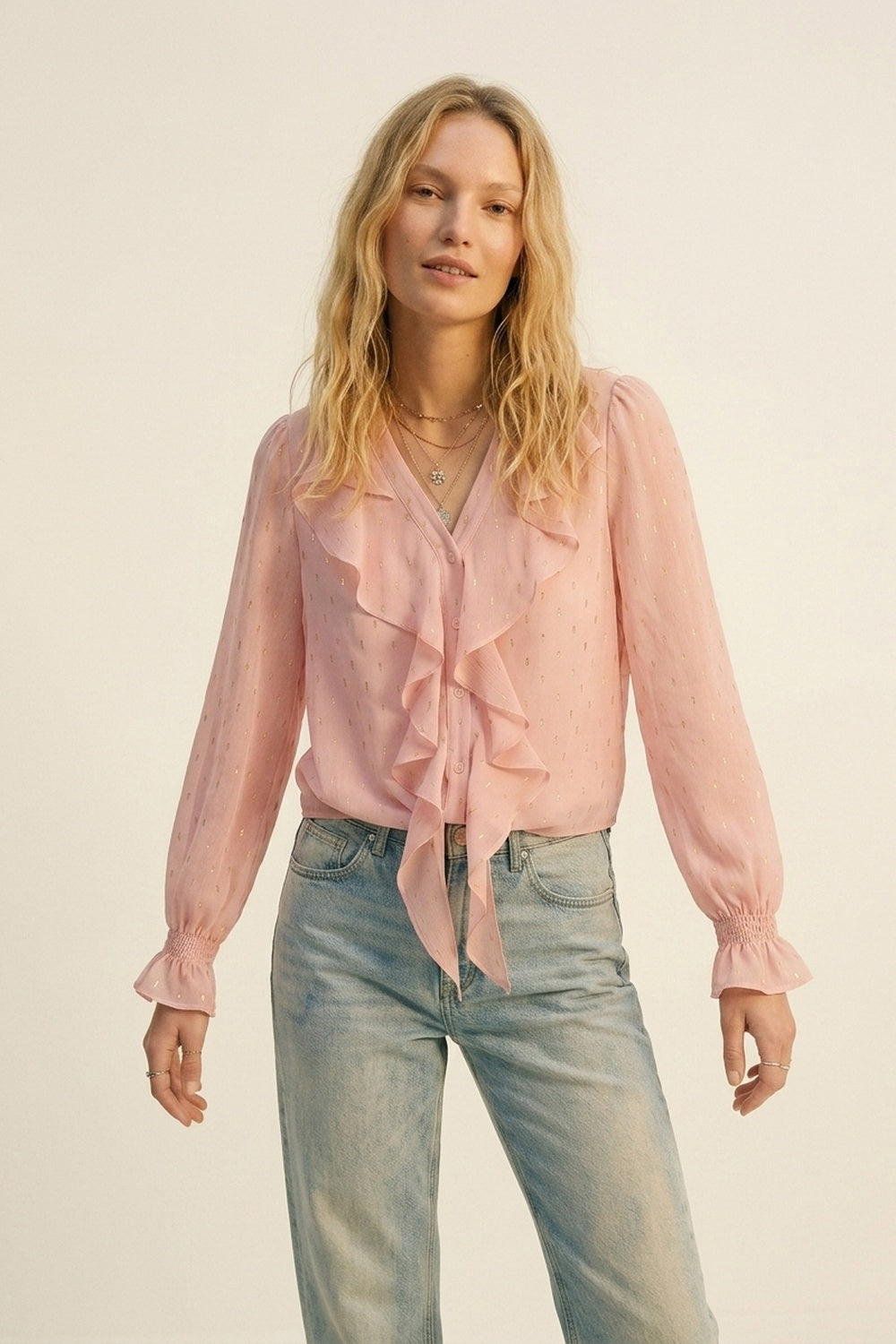 Blusa in Chiffon con Volant e Bottoni a Pois Dorati in Rosa Chiaro