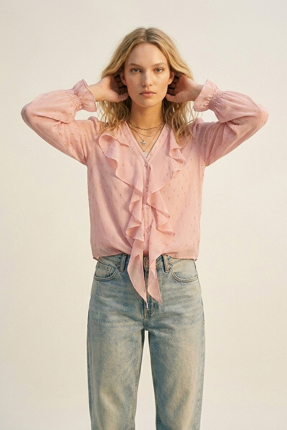 Blusa in Chiffon con Volant e Bottoni a Pois Dorati in Rosa Chiaro