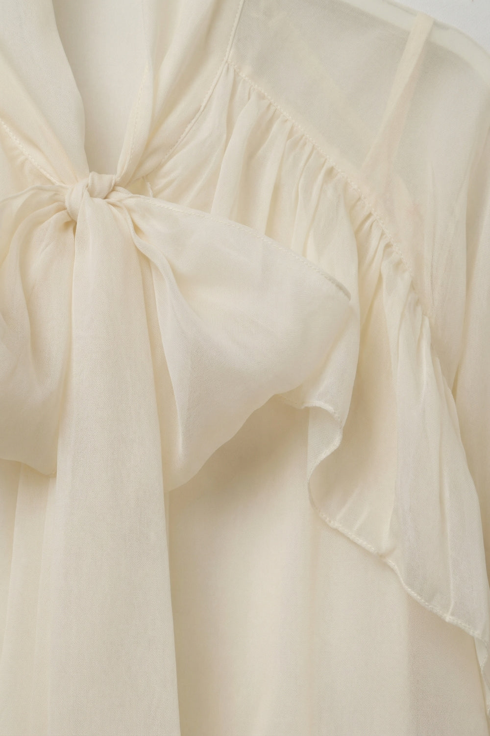 Blusa in Chiffon Crema con Volant Sfumati