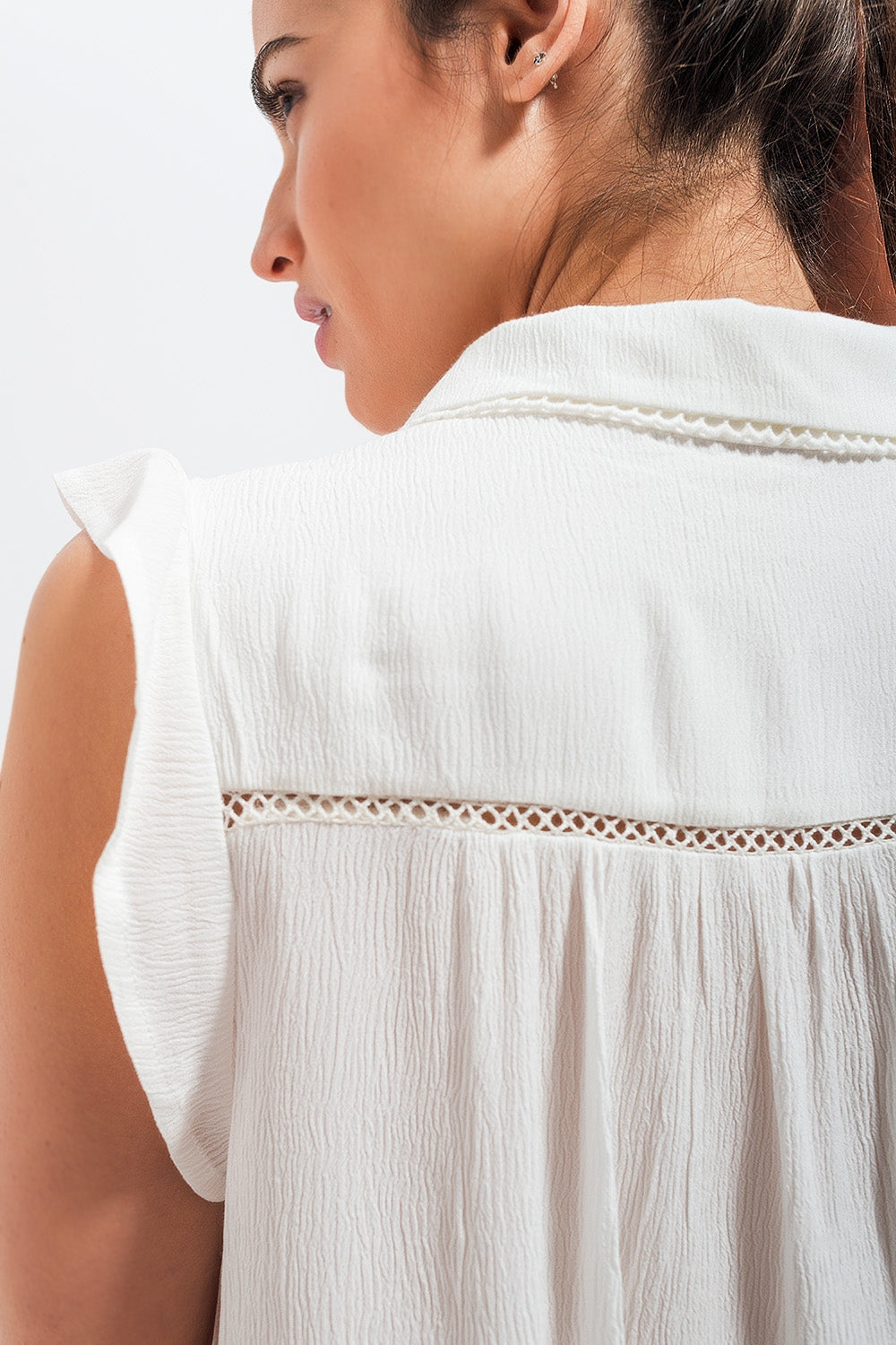 Blusa maniche con volant bianco