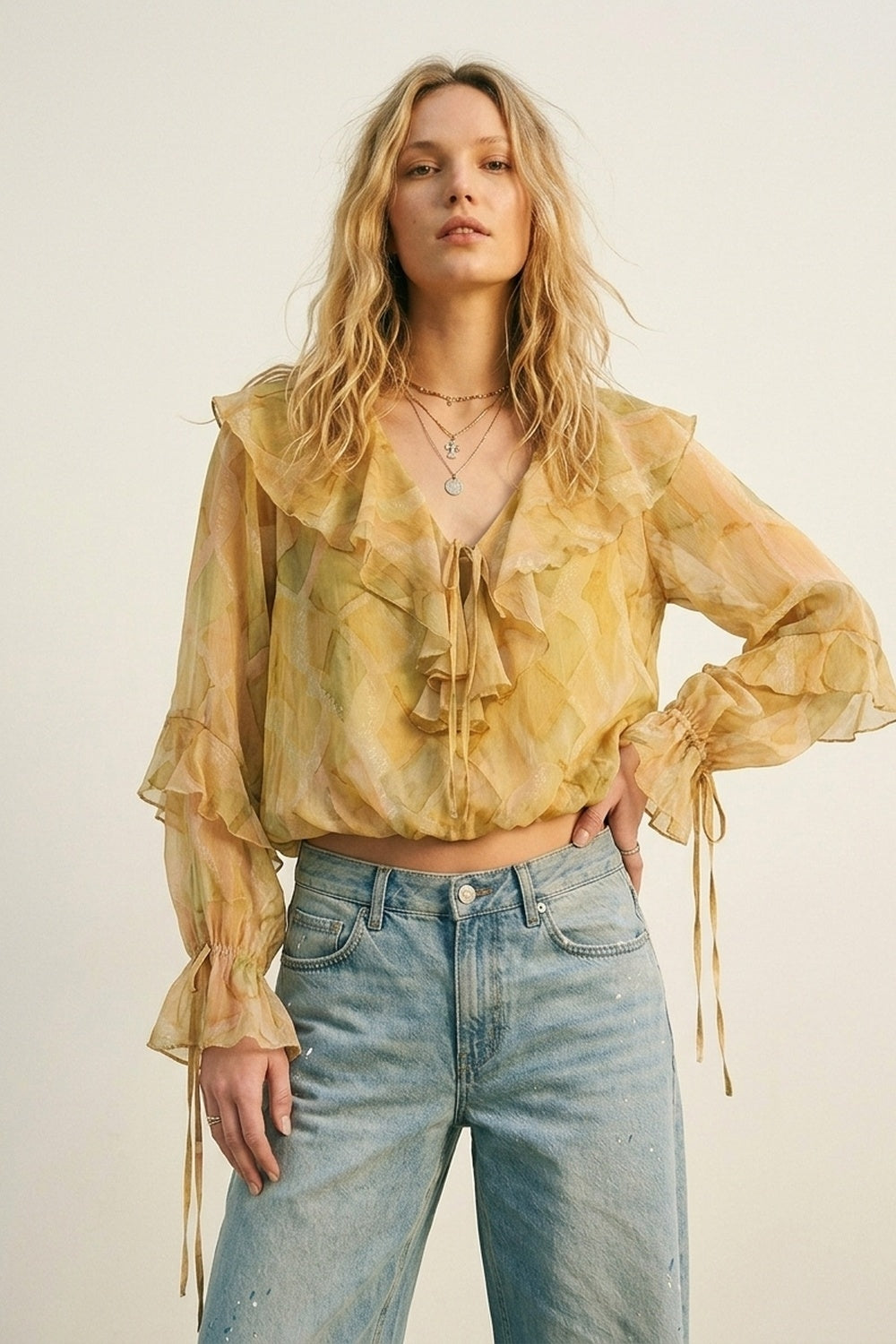 Blusa Trasparente con Volant in Senape e Nodo Frontale