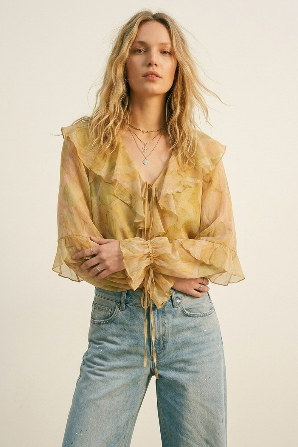 Blusa Trasparente con Volant in Senape e Nodo Frontale