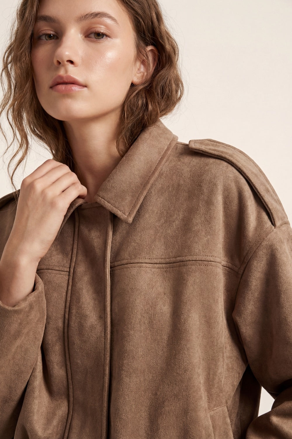 Bomber cropped con effetto scamosciato