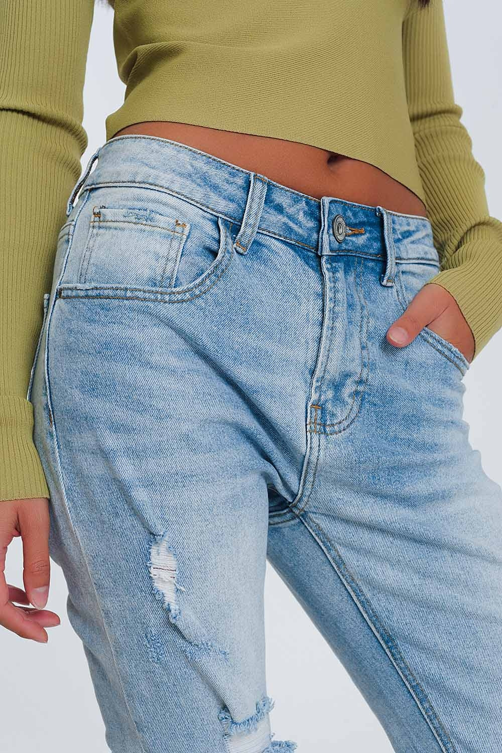 Boyfriend jeans azzurri con strappi