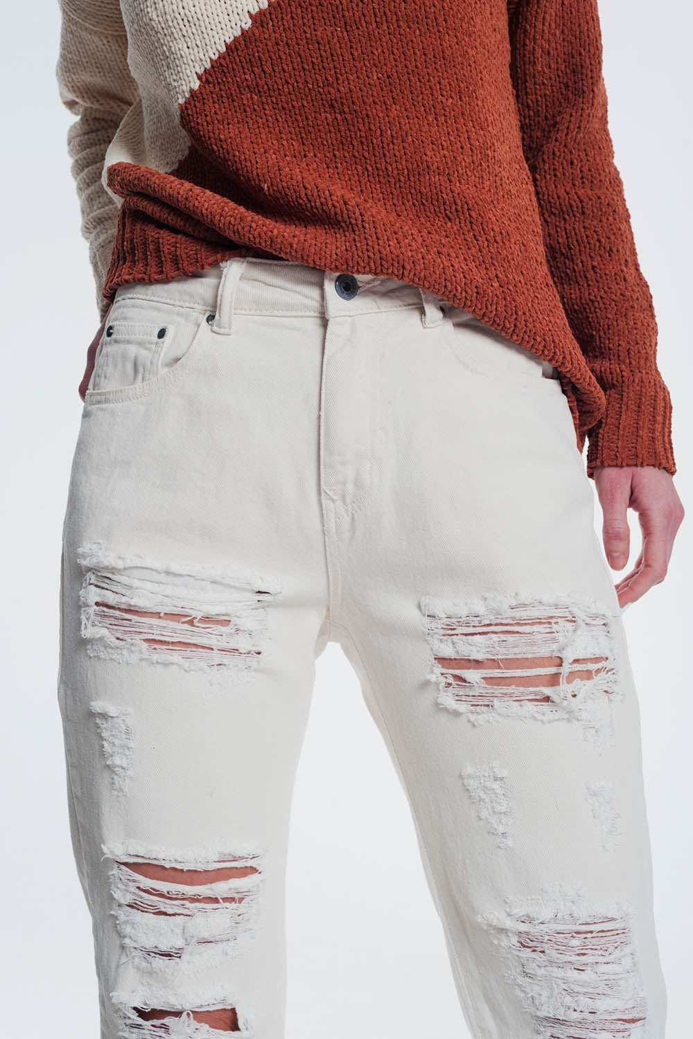 Boyfriend jeans strappati beige