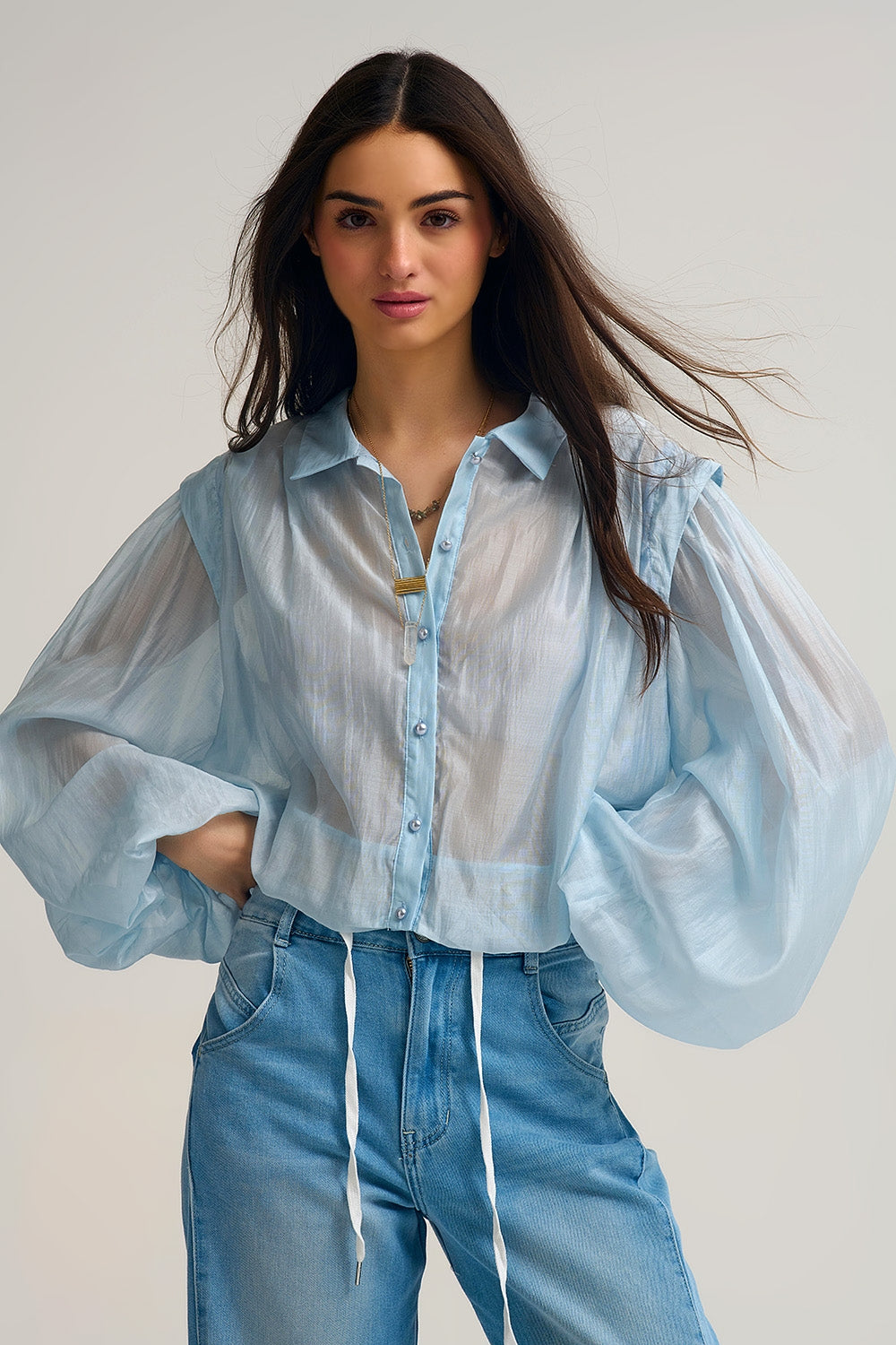 Q2 Camicetta in seta Tencel blu con maniche a palloncino e bottoni nacar