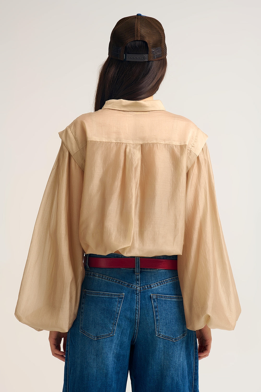 Camicetta in seta tencel con maniche a palloncino e bottoni nacar