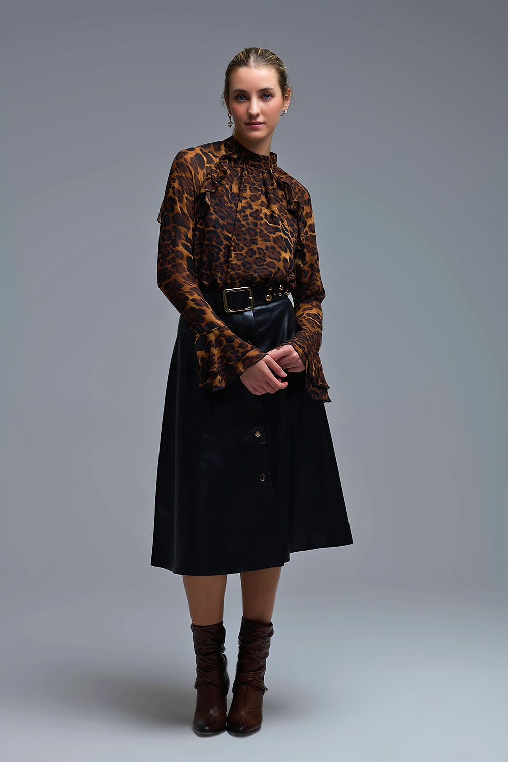 Camicetta leopardata con dettagli di volant in chiffon