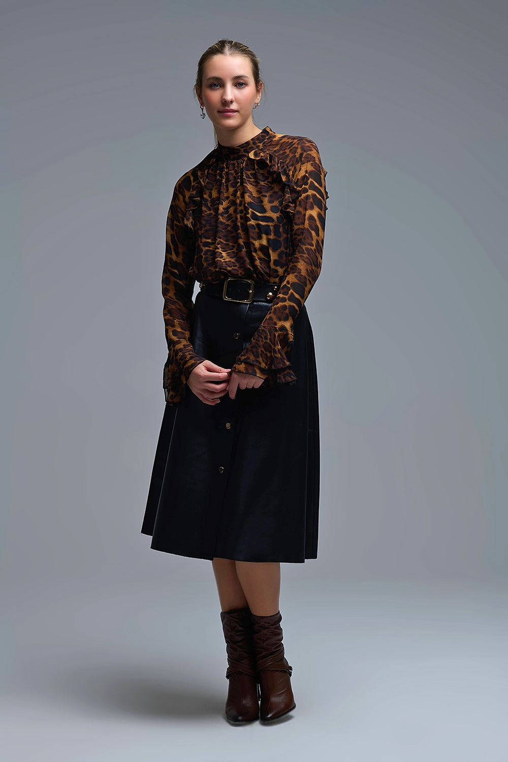 Camicetta leopardata con dettagli di volant in chiffon