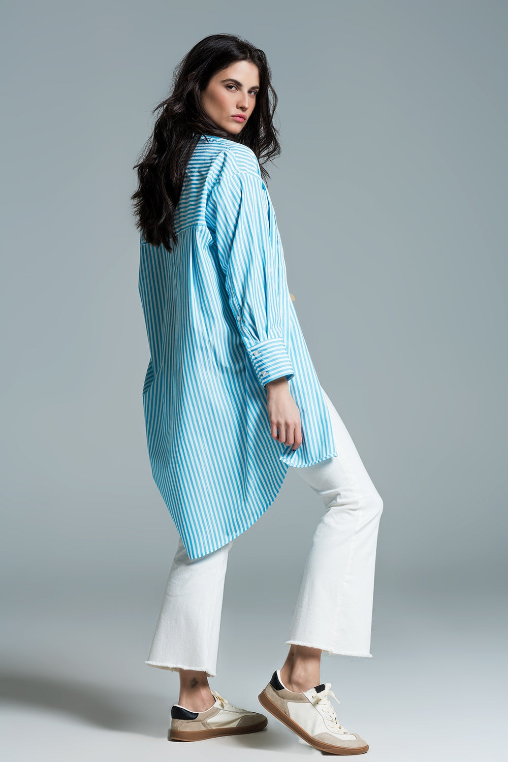 Camicetta oversize blu chiaro con righe bianche