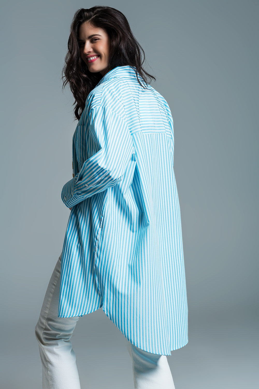 Camicetta oversize blu chiaro con righe bianche