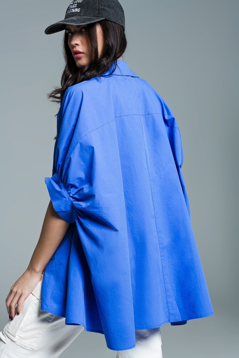 Camicetta oversize blu con maniche corte