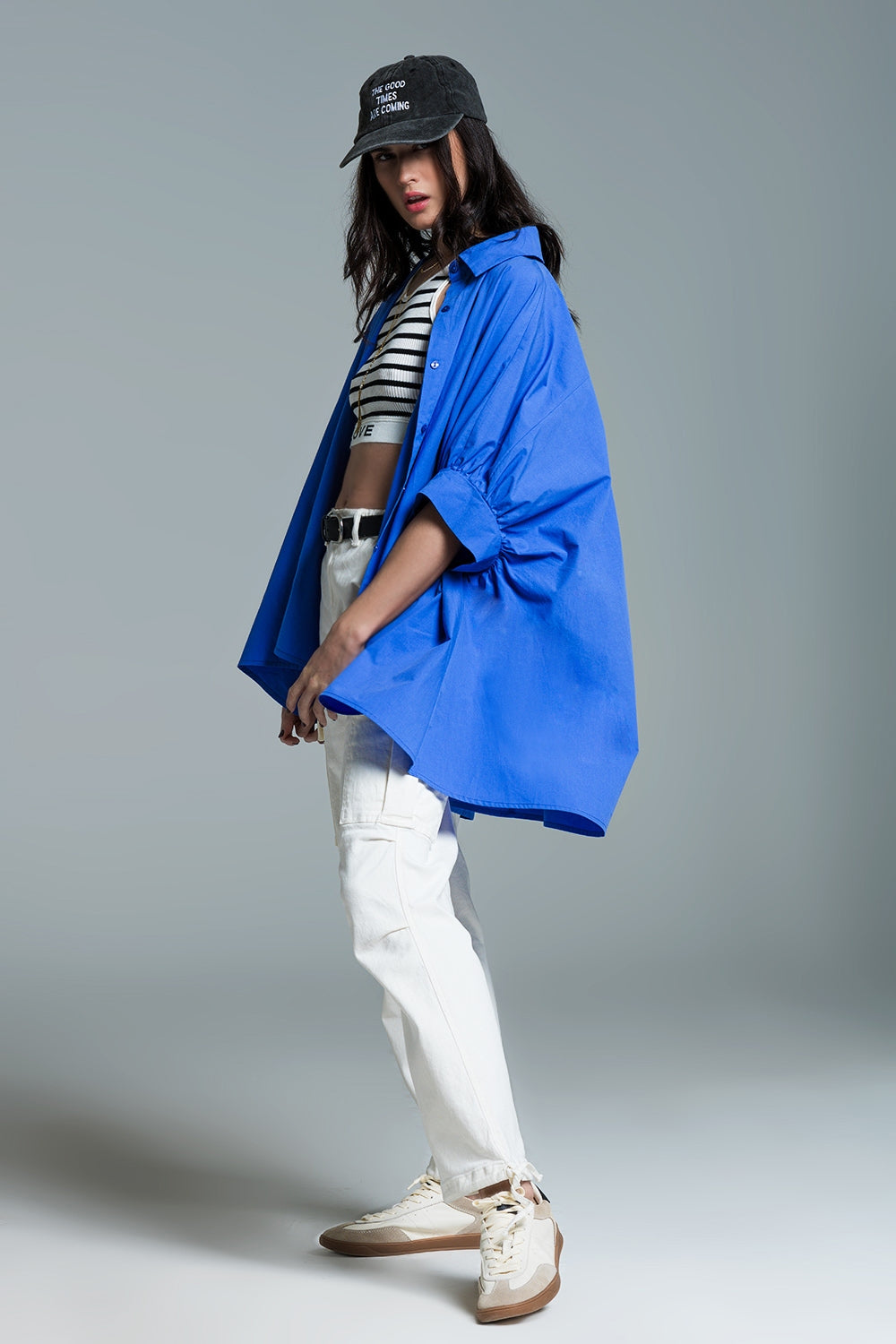 Camicetta oversize blu con maniche corte