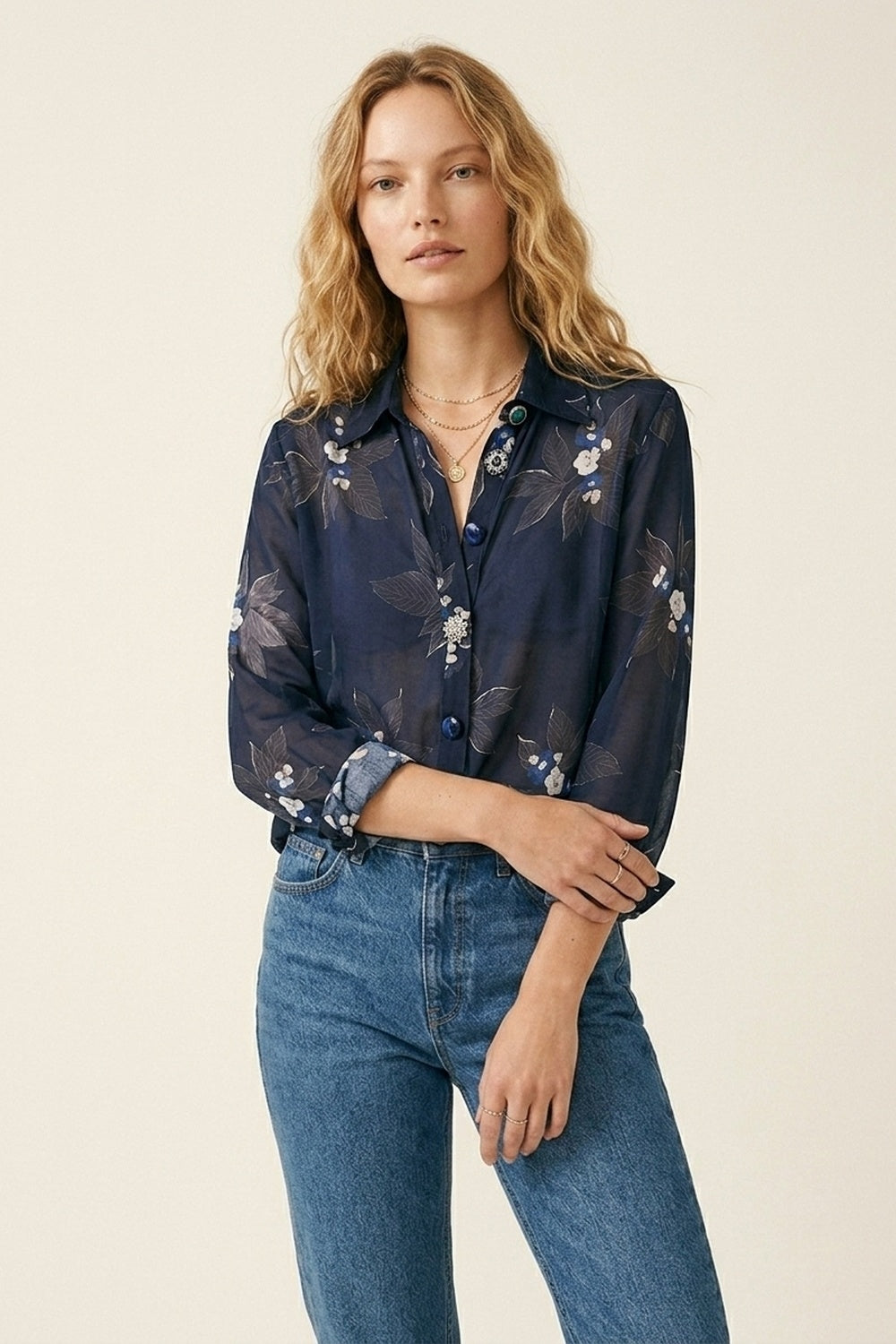 Camicia a bottoni floreale blu scuro in chiffon con maniche lunghe