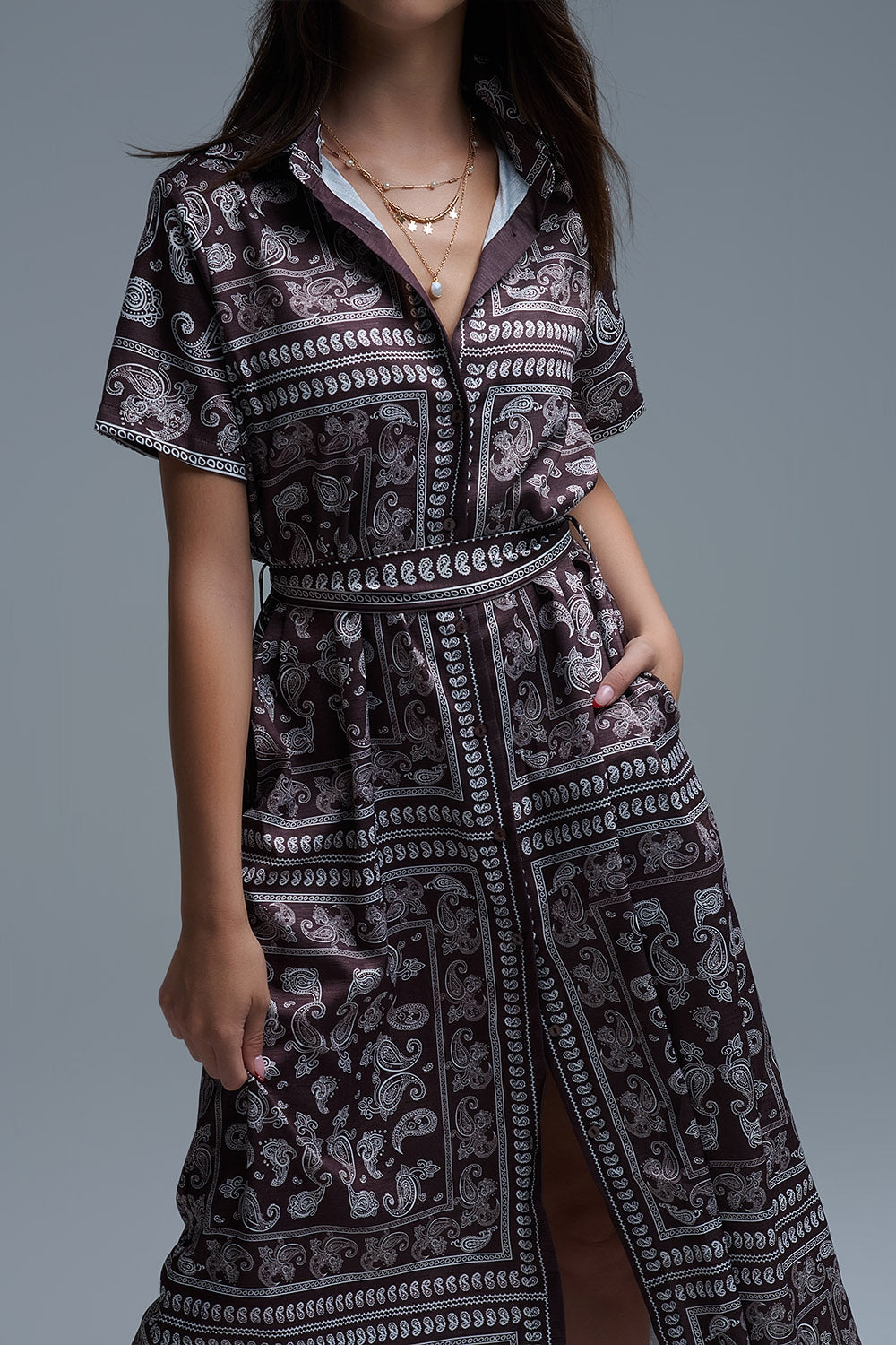Camicia a maniche corte con stampa Paisley in marrone