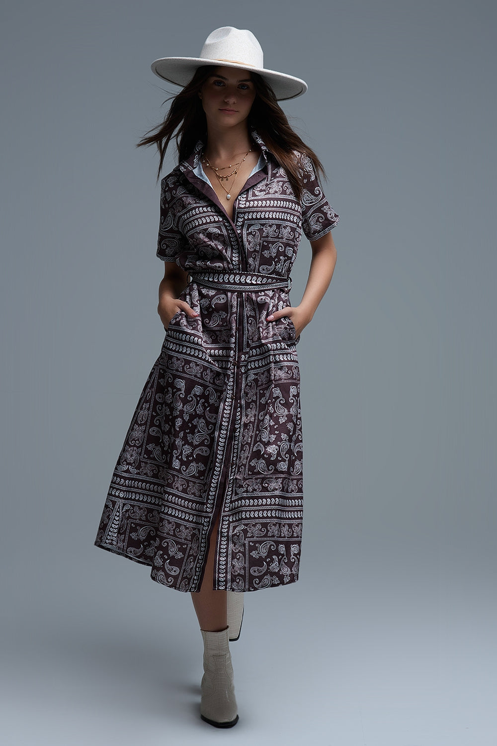 Camicia a maniche corte con stampa Paisley in marrone