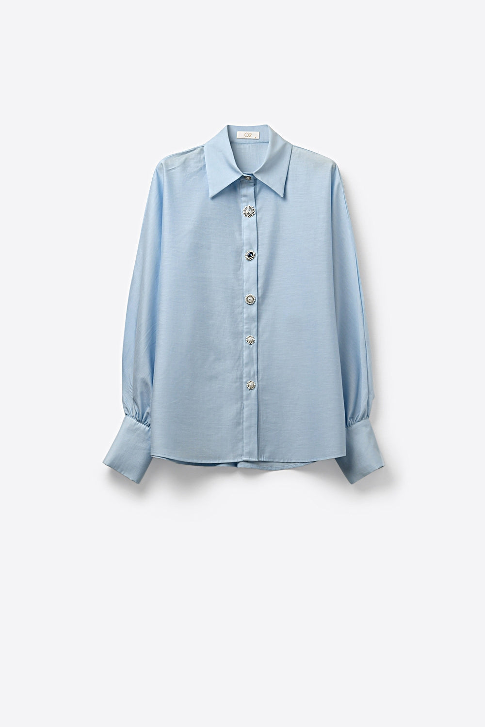 Camicia a maniche lunghe in raso azzurro con bottoni e due bottoni sui polsini