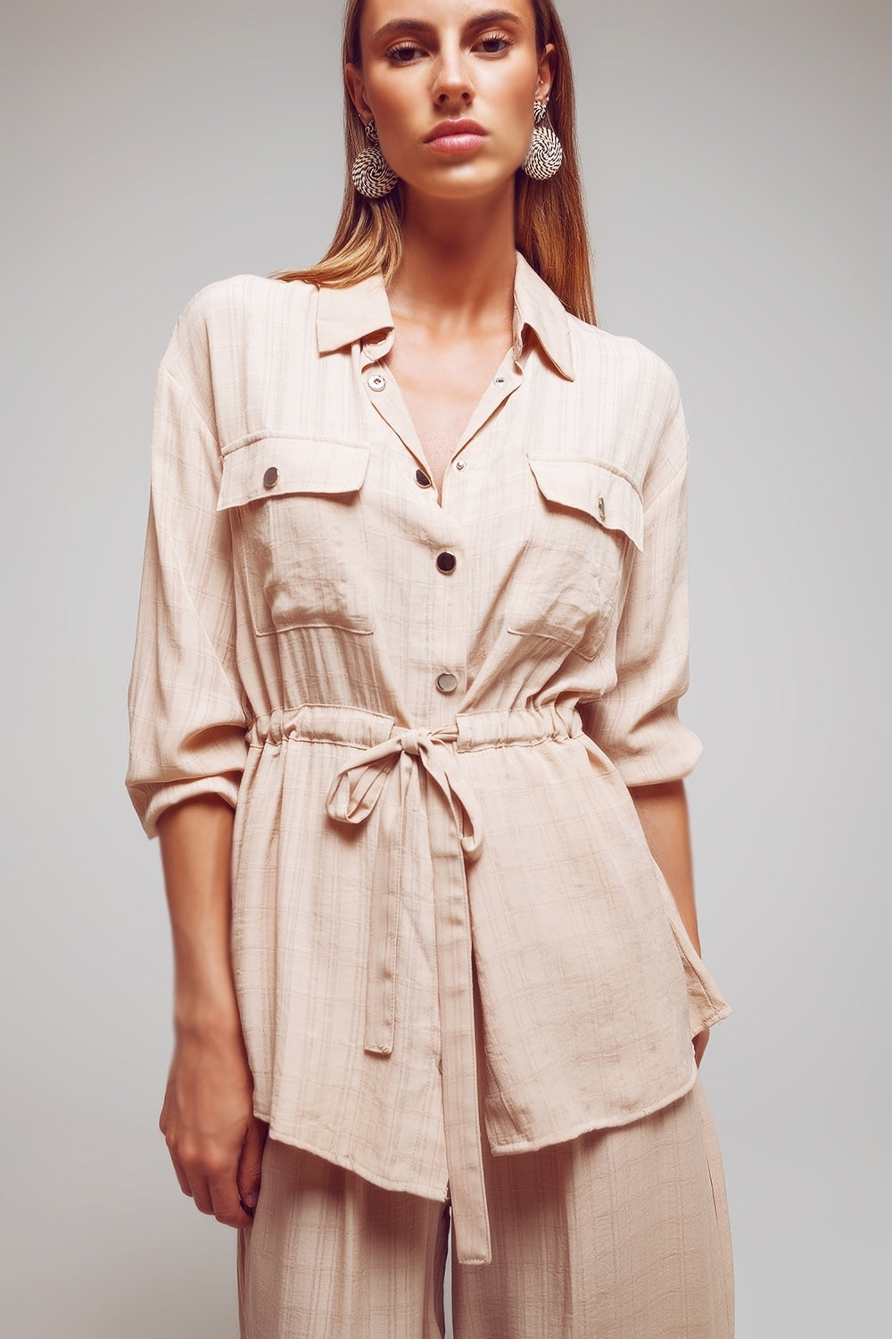 Q2 Camicia a maniche lunghe tie waist in beige