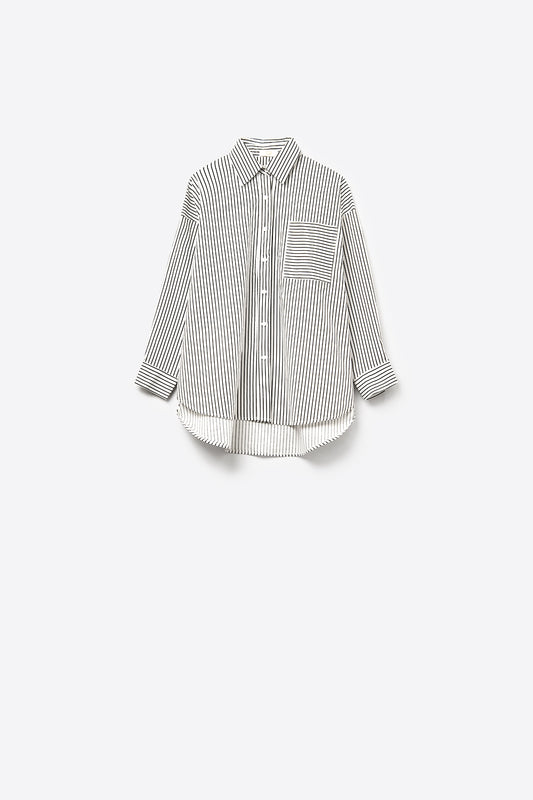 Q2 Camicia a righe oversize a vita alta con tasca sul petto in bianco e nero