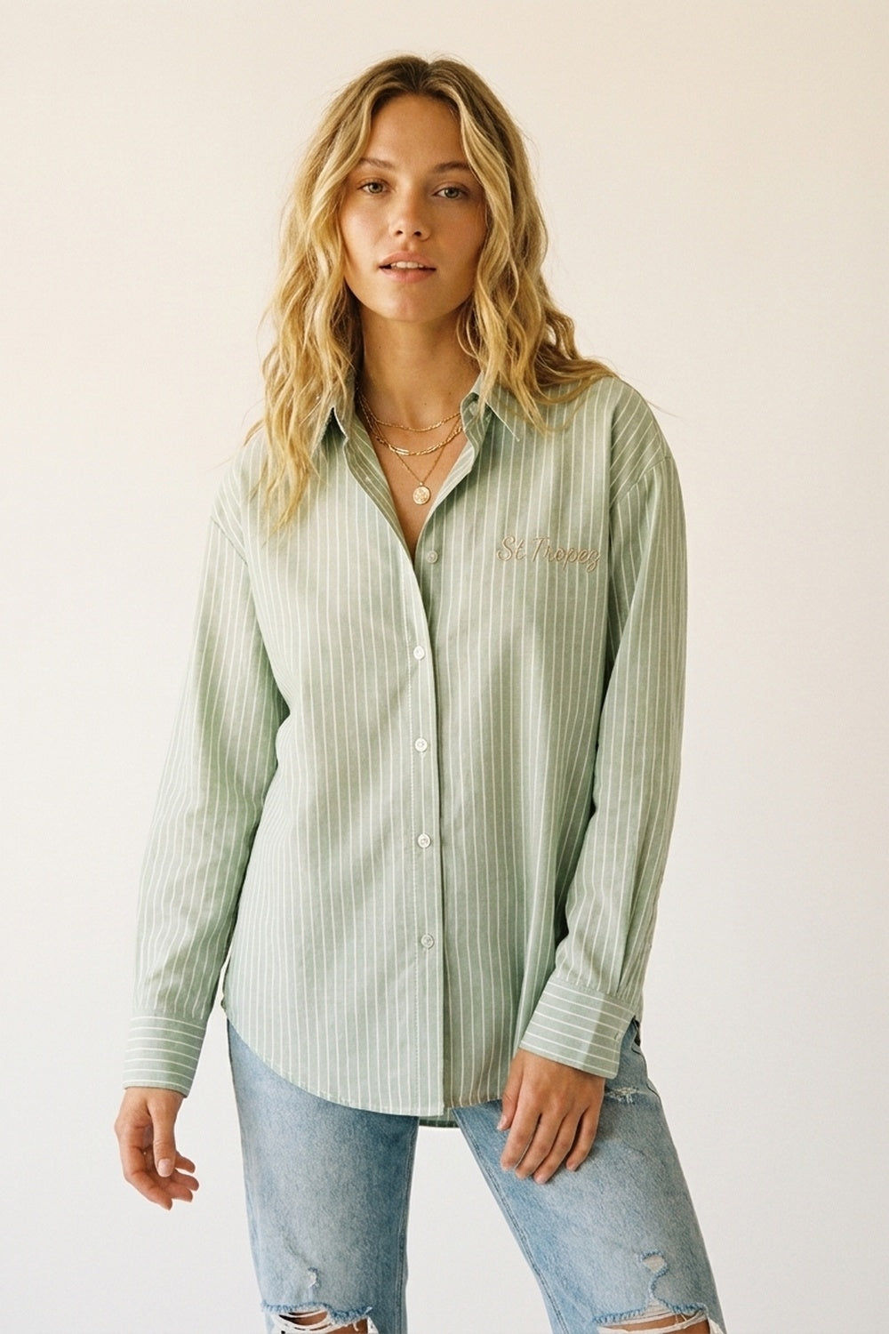 Camicia a righe verde chiaro con logo ricamato St. Tropez