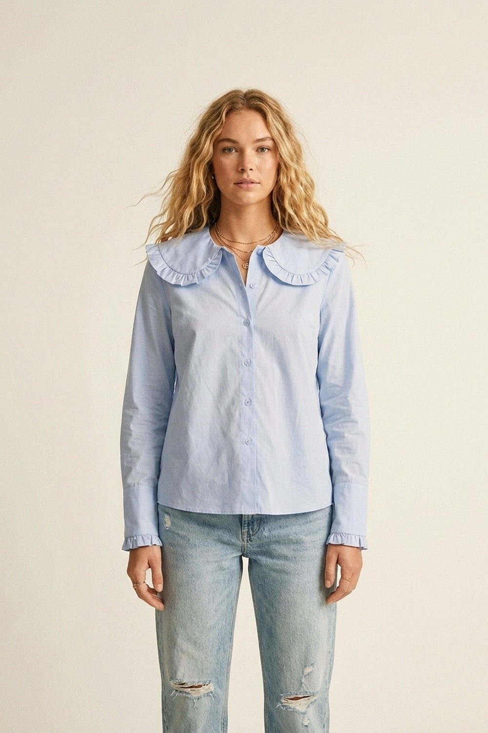 Camicia Azzurra in Popeline con Colletto a Balze Maniche Lunghe Vestibilità Regolare