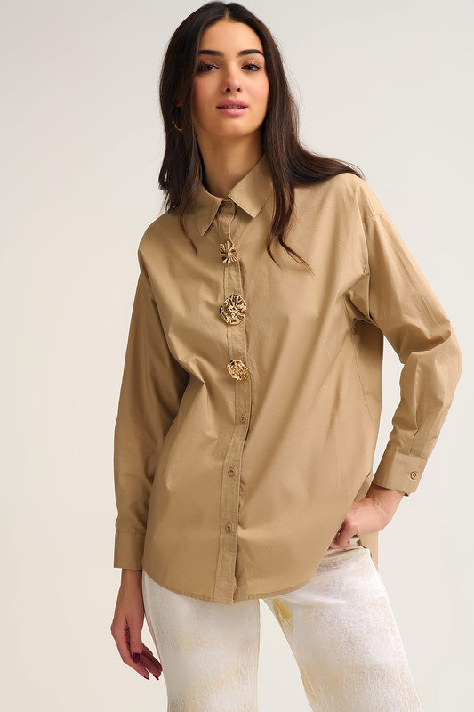 Q2 Camicia beige in popeline di cotone rilassato con bottoni dorati decorativi