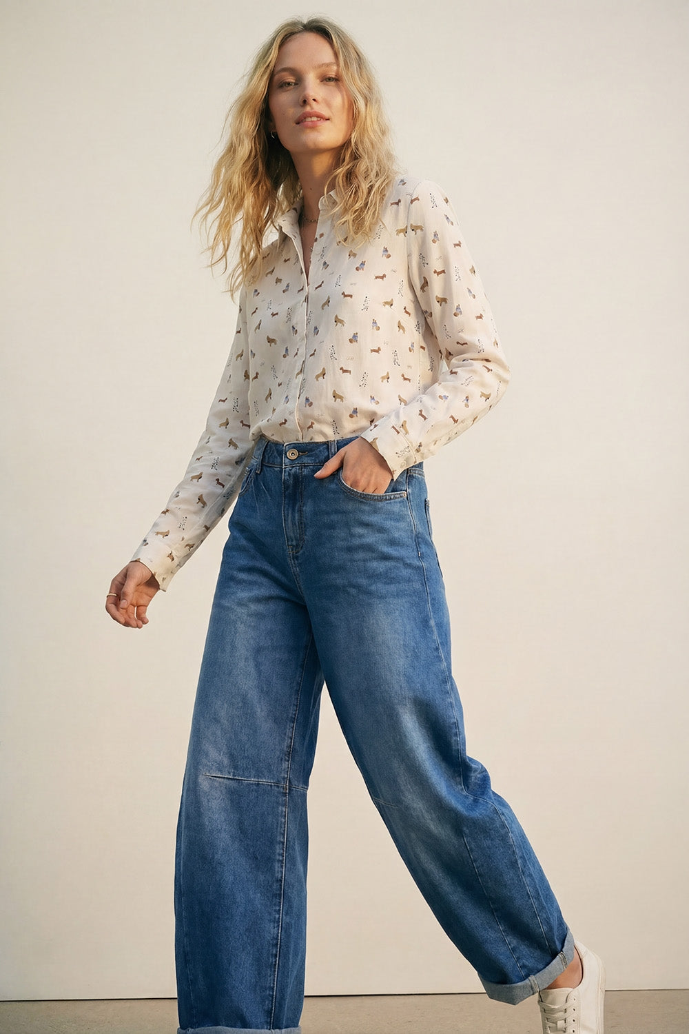Camicia bianca button-up con stampa di cani